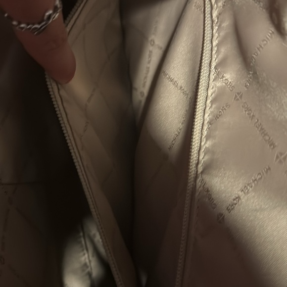 Michael Kors Kenly Large Tote - Picture 5 of 8